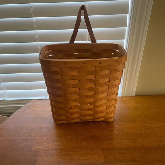 Longaberger Mail/Key basket - Picture 1 of 8
